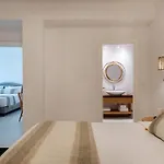 La Maltese Hotel *